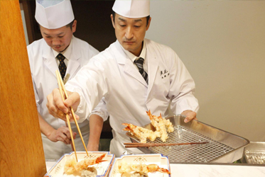 從伊豆到東京，再回歸伊豆：井戶伸治的料理傳承