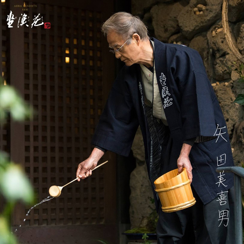 他的豐富，猶如一本紮實的伊東旅遊書