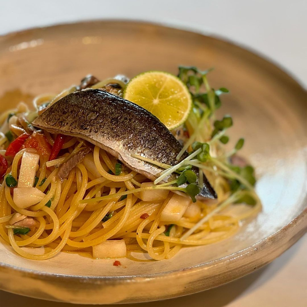 秋季限定！秋刀魚香蒜辣椒義大利麵