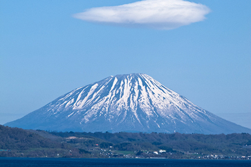 洞爺湖遠眺羊蹄山