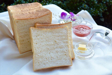 坐漁荘食パン、大好評につき販売中！