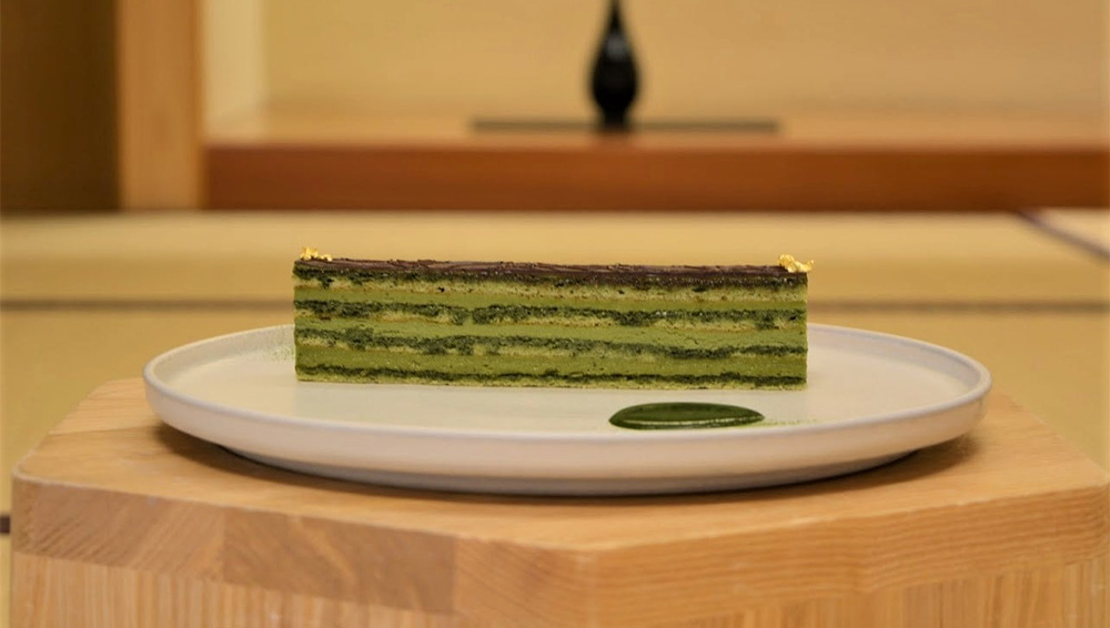 レストラン やまもものランチ時間にご提供する「抹茶のオペラ」