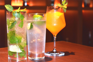 BAR「宵街」にて、美味しいSUMMERカクテルをご用意しております