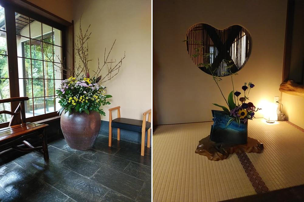 正面玄関にございますお花は